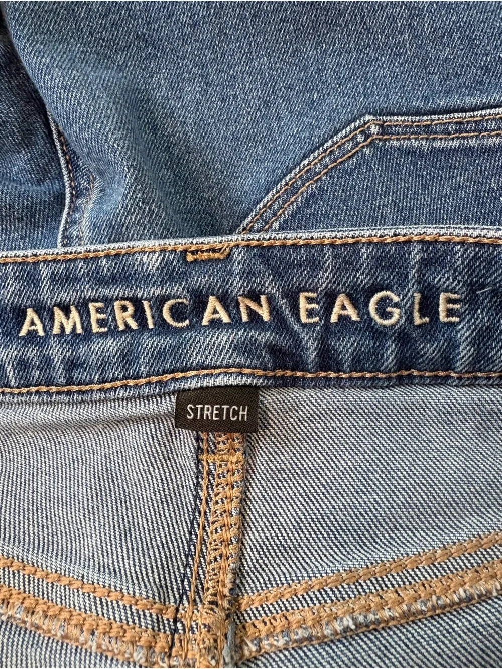 American Eagle Distressed Fringe Ankle Mom Jeans. Size 4